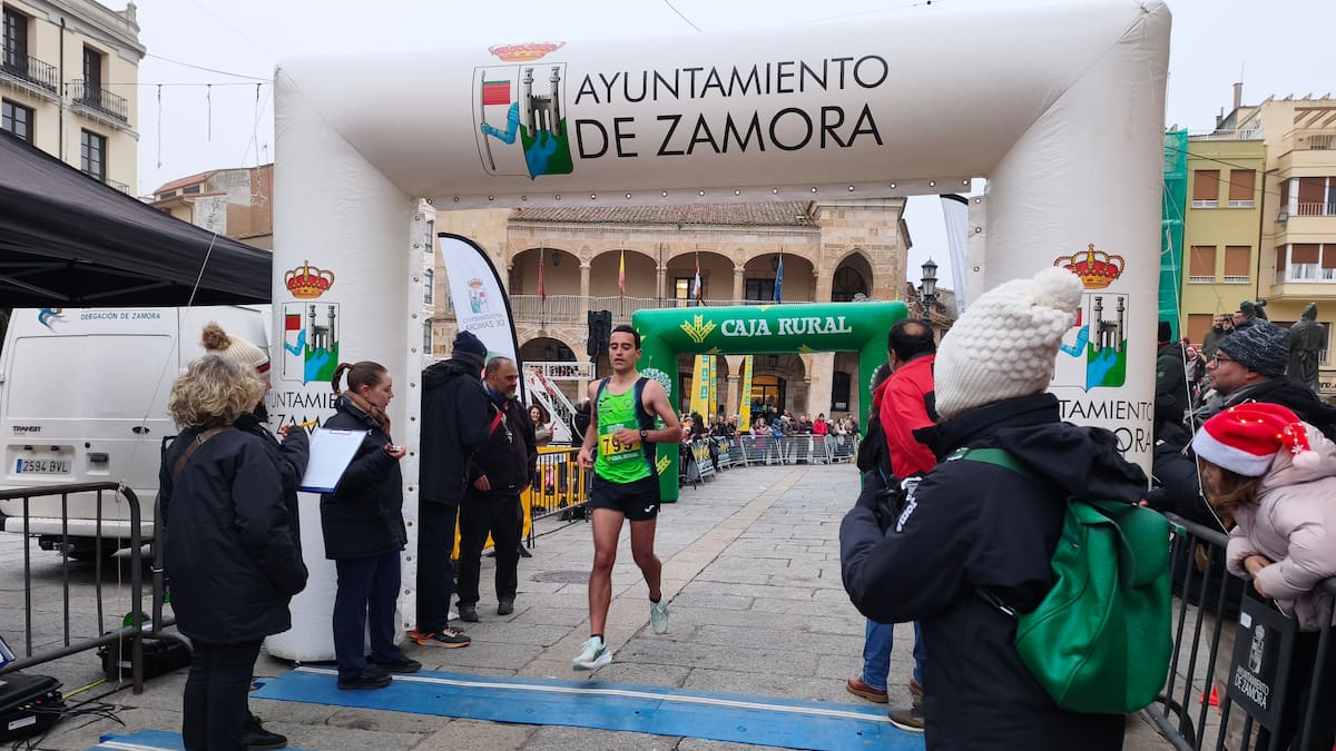 Diego Bravo vuelve a ganar la San Silvestre