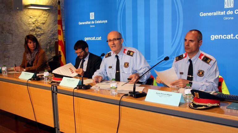 Josep Milan (al mig i amb ulleres i uniforme) va explicar les principals dades.