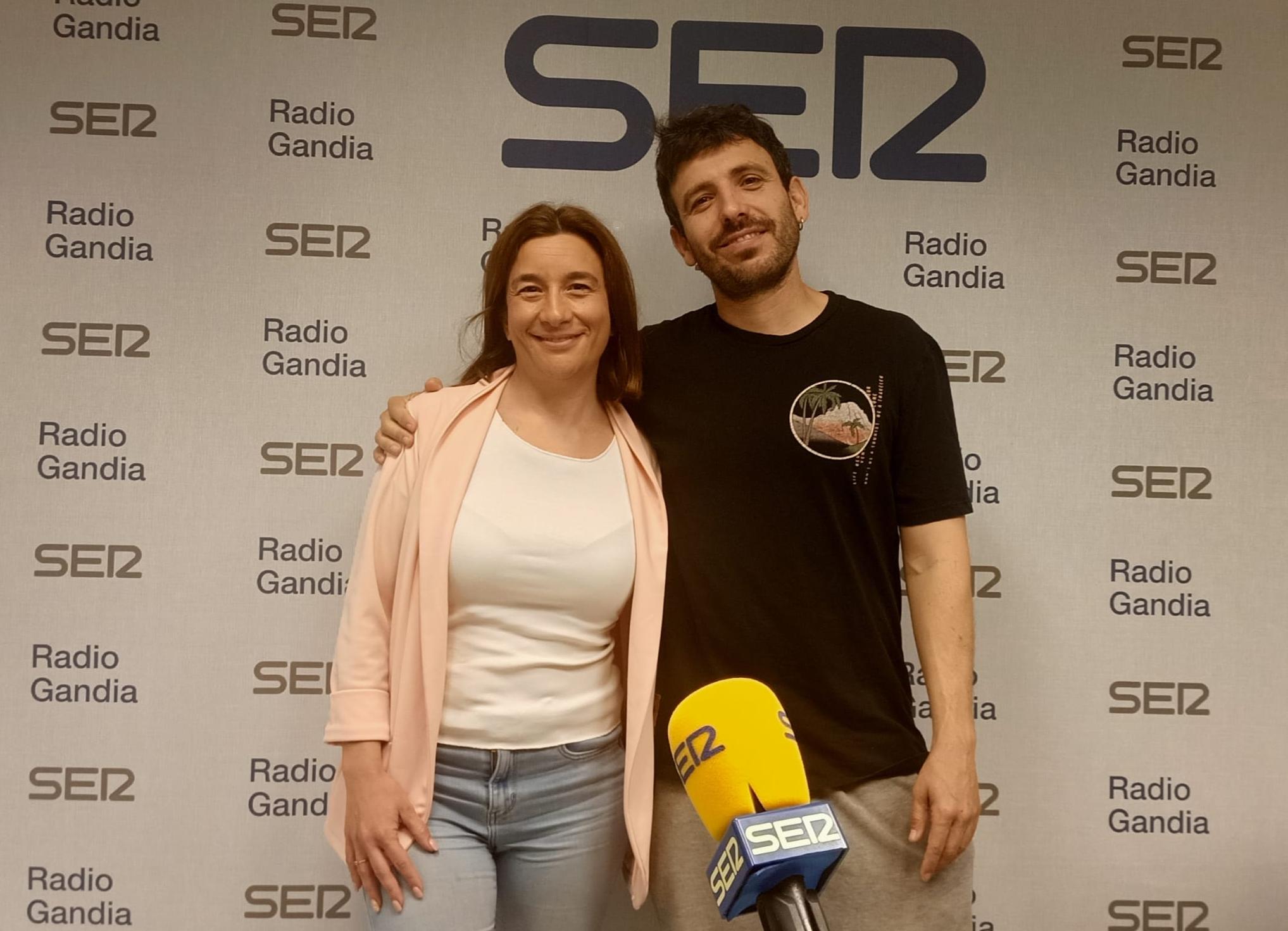 Pablo Sánchez de Ciudad Jara en los estudios de Radio Gandia SER junto a nuestra compañera Ana Llopis.