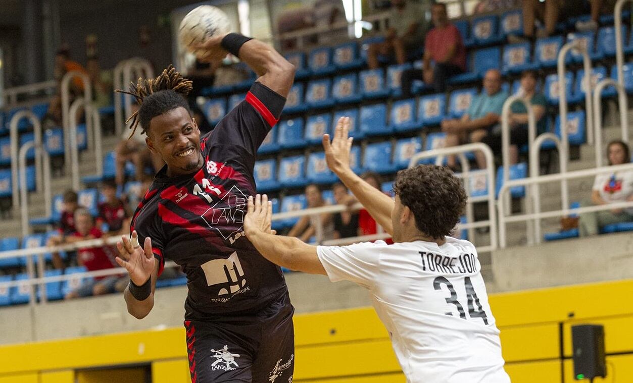 El Balonmano Lanzarote Ciudad de Arrecife suma minutos en su gira por Ciudad Real y Madrid.