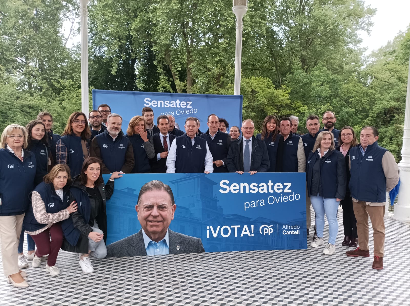 Inicio de campaña del candidato del PP a la alcaldía de Oviedo, Alfredo Canteli