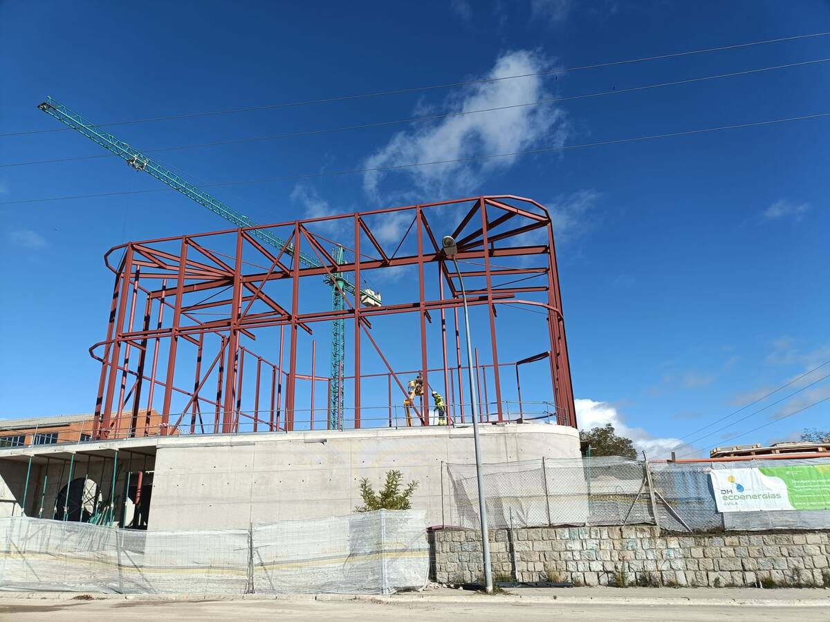 Unas 40 comunidades de vecinos de Ávila se han adherido ya a la red de calor que construye DH Eco Energías
