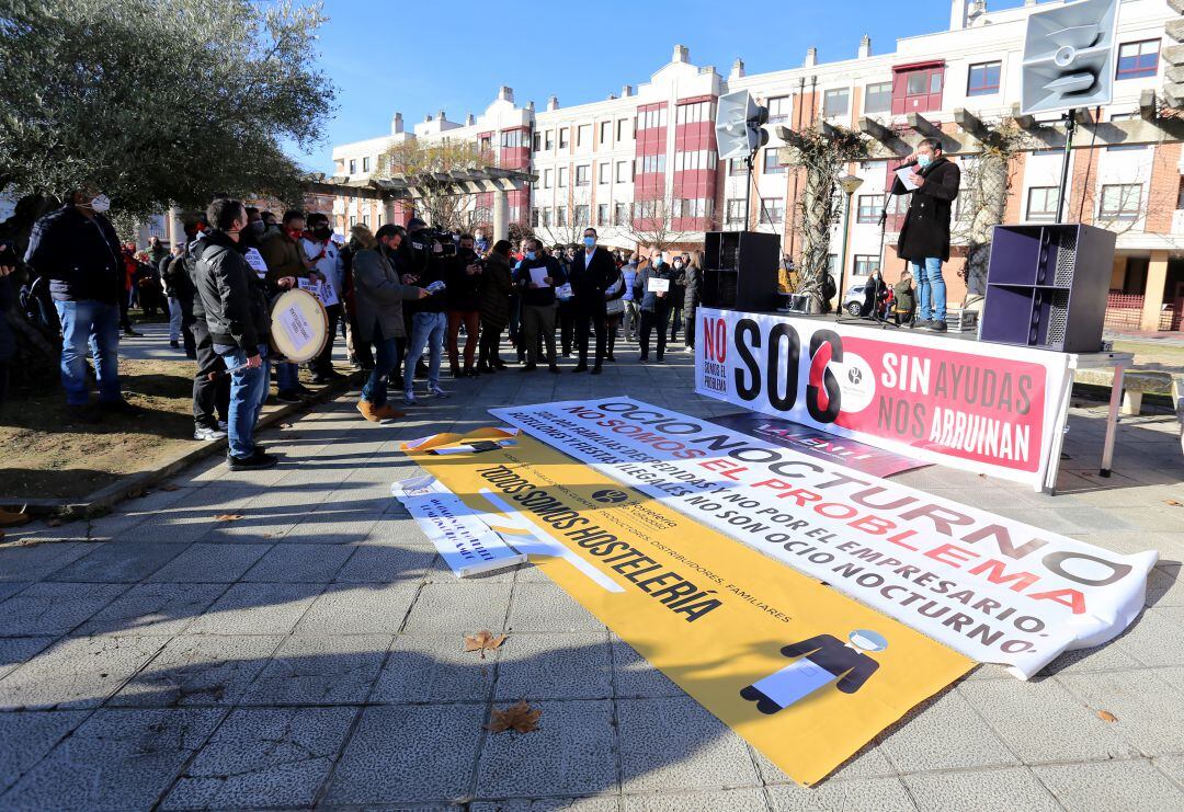 Protesta del sector hostelero frente a la sede de la Presidencia de la Junta