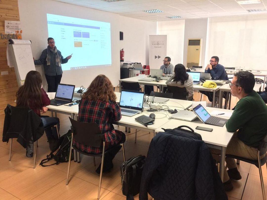 Uno de los cursos que se imparten en Urbalab Gandia