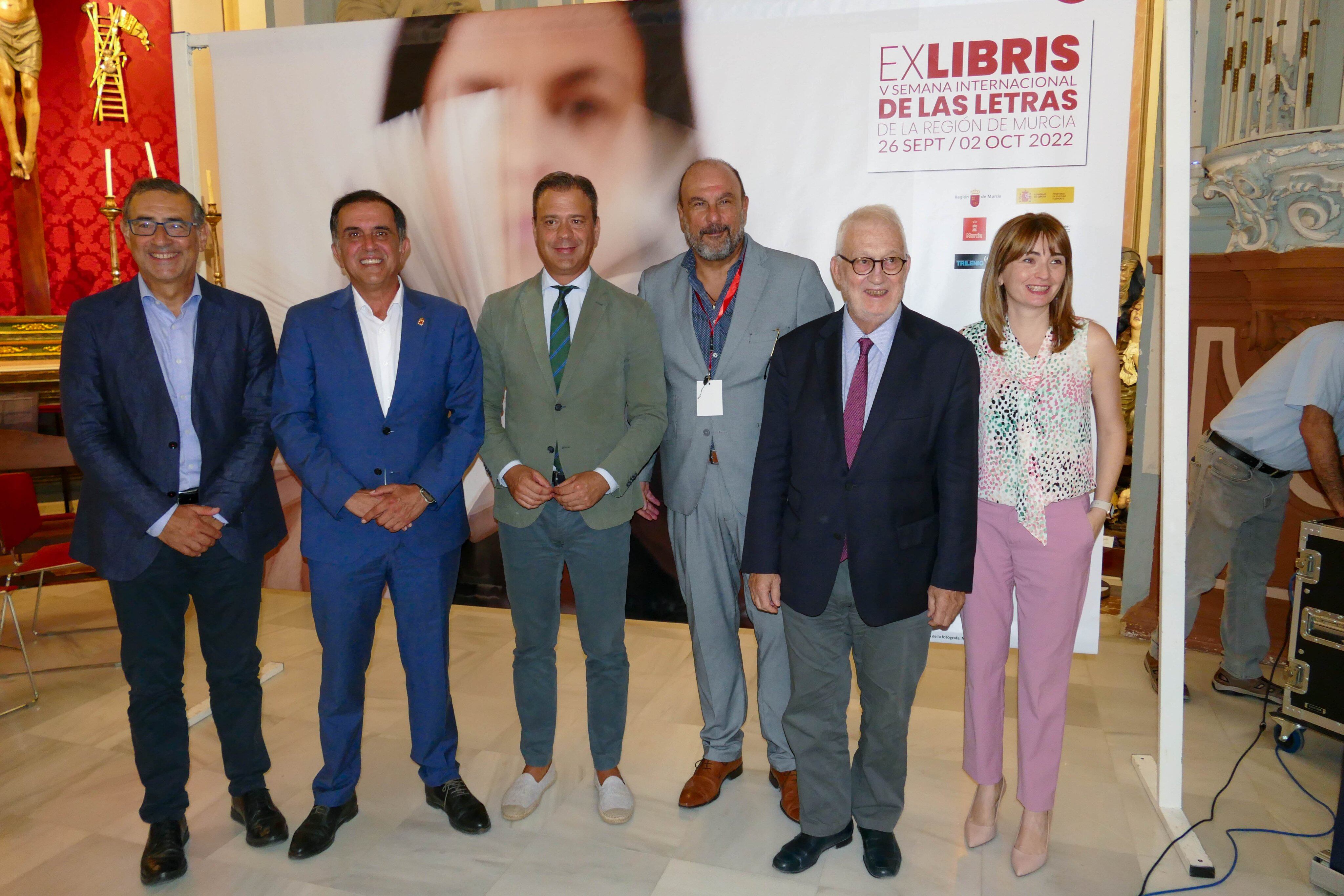 Presentación de EXLIBRIS (V. Melgarejo, tercero por la izquierda)