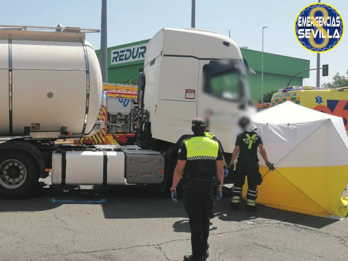 Muere un ciclista atropellado por un camión en la Ronda de la Negrilla