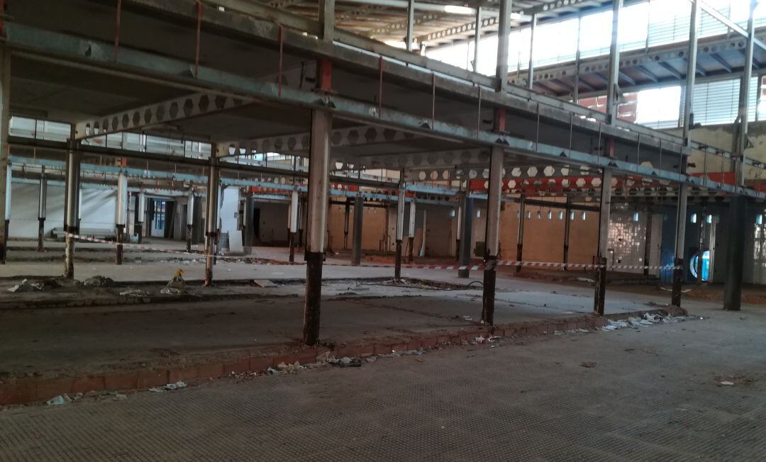 Imagen del interior de la antigua plaza de frutas y verduras, previa a las obras.