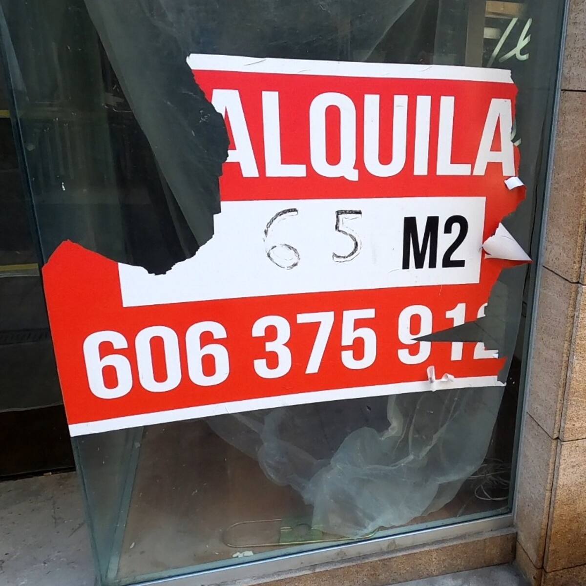 Demasiadas exigencias para los locales comerciales en Huesca, que presentan una imagen desoladora