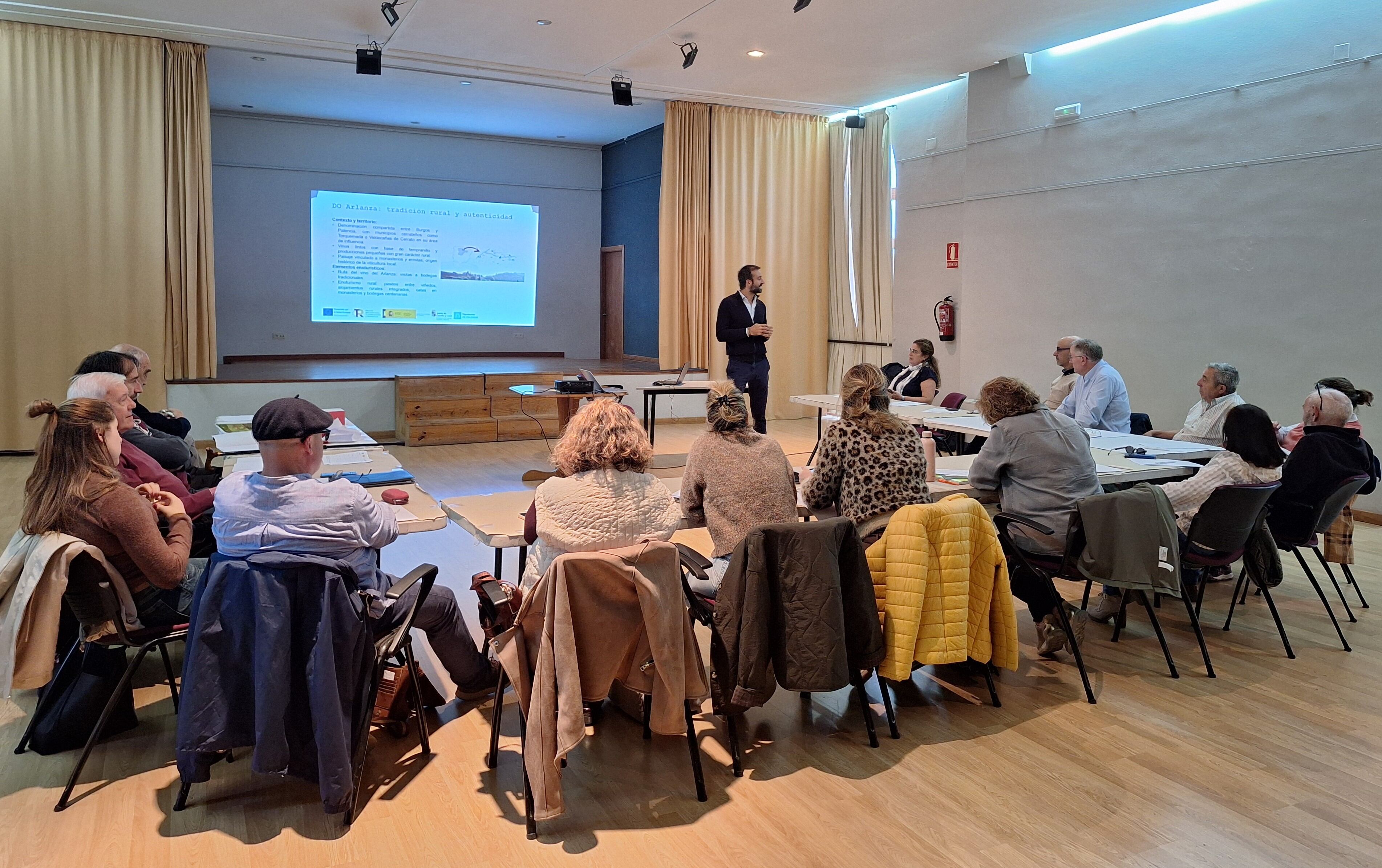 El taller “Oportunidades y retos del paisaje del Cerrato” dialoga en Dueñas sobre los desafíos del enoturismo en la comarca