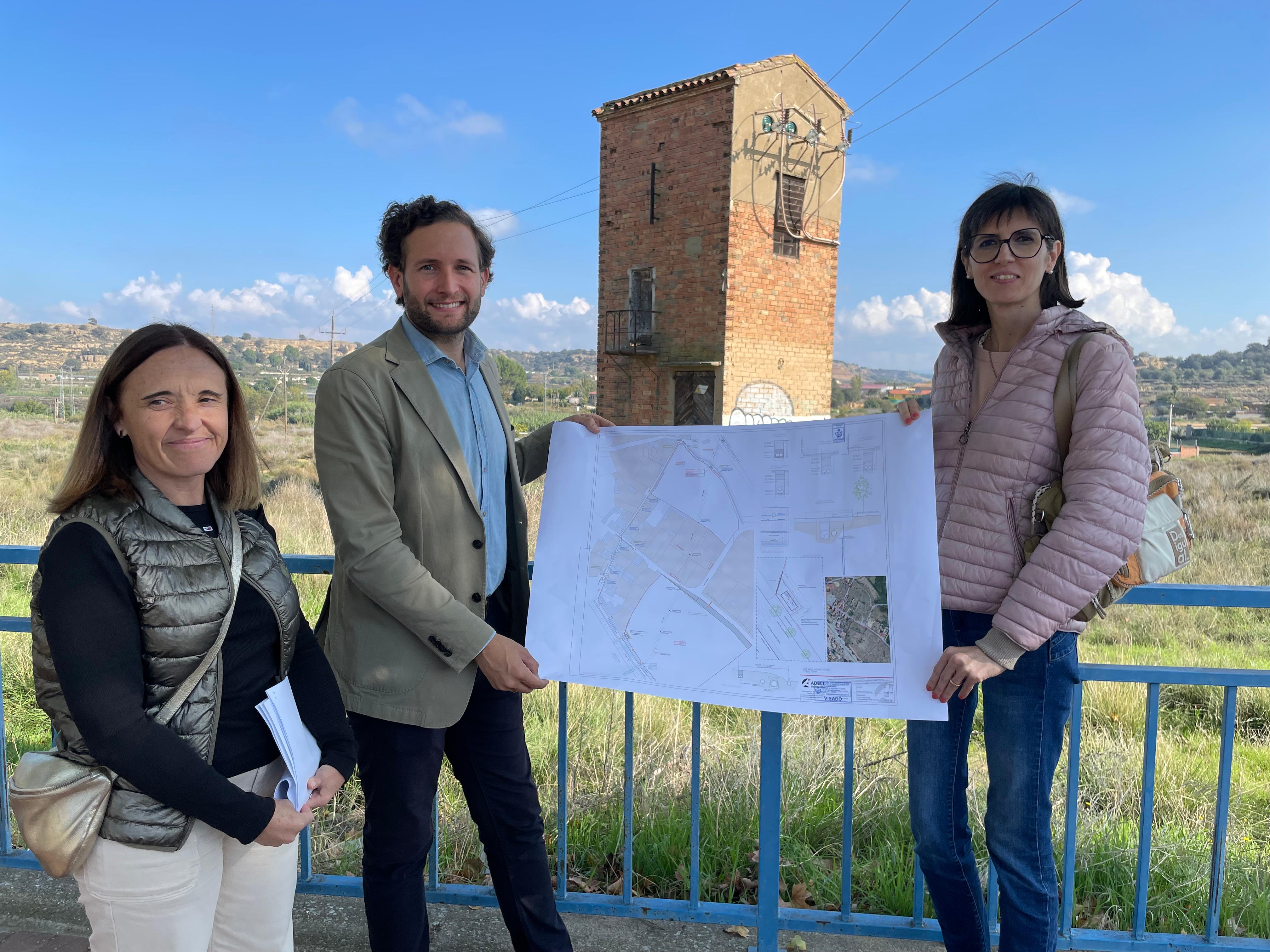 Momento de la presentación de la licitación de la retirada del transformador y la línea eléctrica. Foto: Ayuntamiento de Monzón