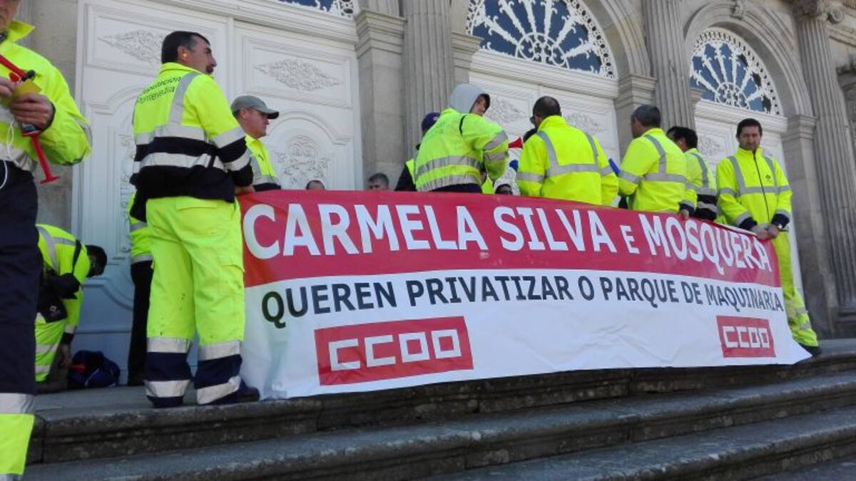 La presidenta de la Diputación se encara con los trabajadores del Parque de Maquinaria