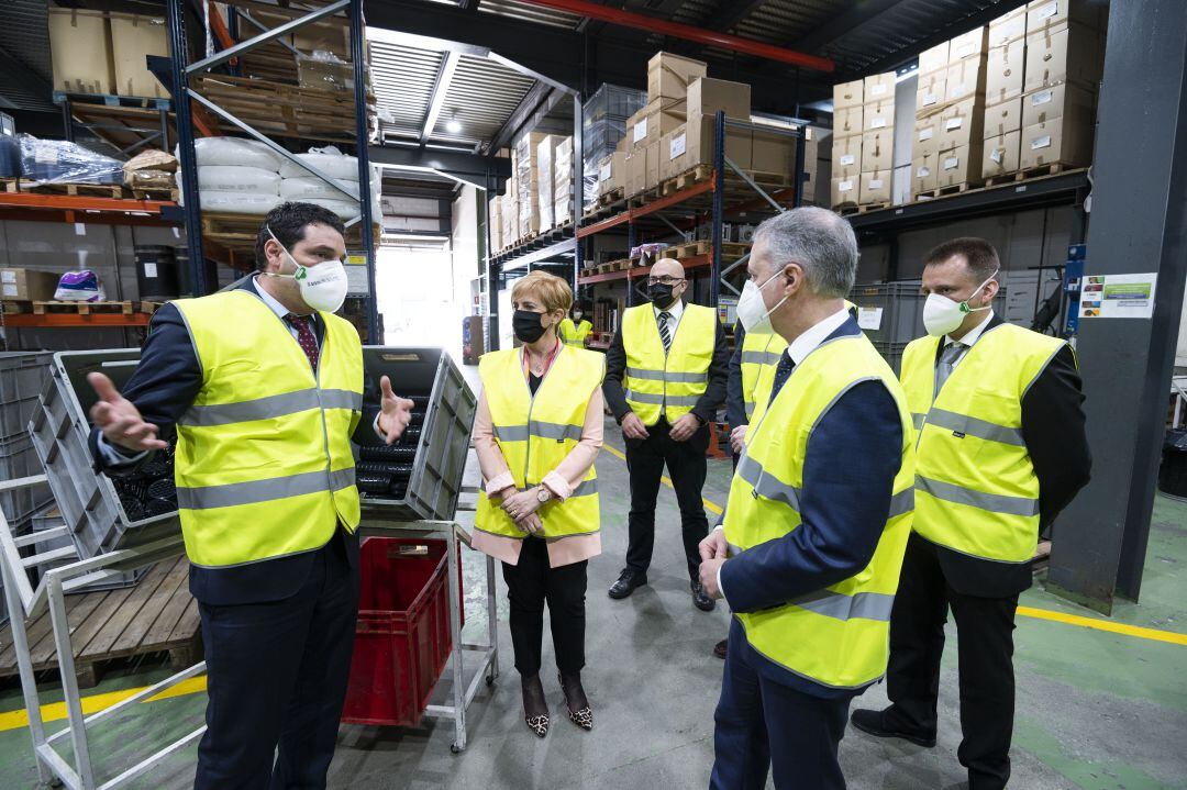 Urkullu anuncia un plan de ayudas a empresas con 430 millones.