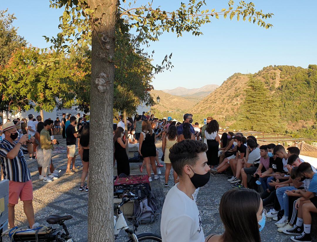 Turistas en el Mirador de San Nicolás del Albayzín granadino el pasado mes de septiembre