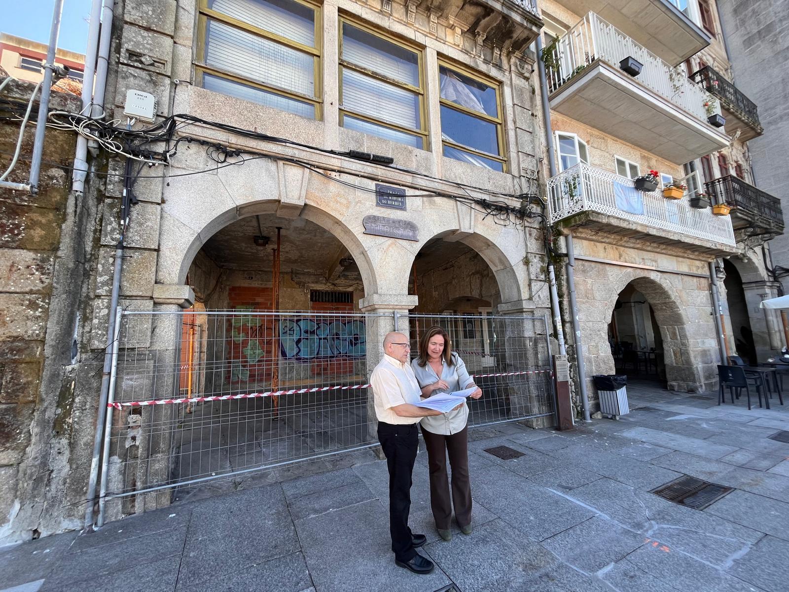 La presidenta del Consorcio Casco Vello, Ana Ortiz, en la Ribeira do Berbés