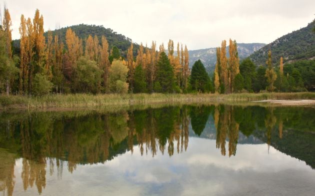 El río Escabas a su paso por el paraje de la Playeta de Cañamares.