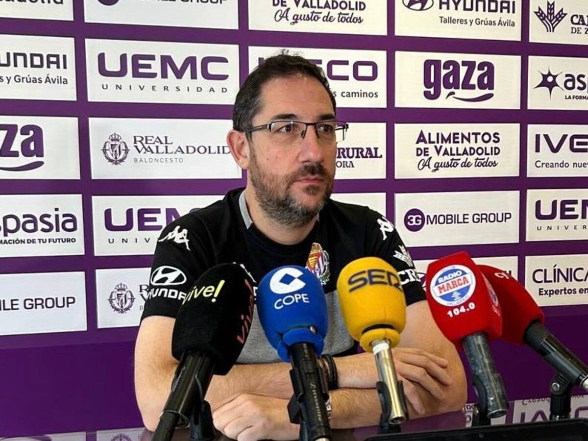 Lolo Encinas, entrenador del Real Valladolid de Baloncesto, en la previa ante Zamora, segunda jornada de liga
