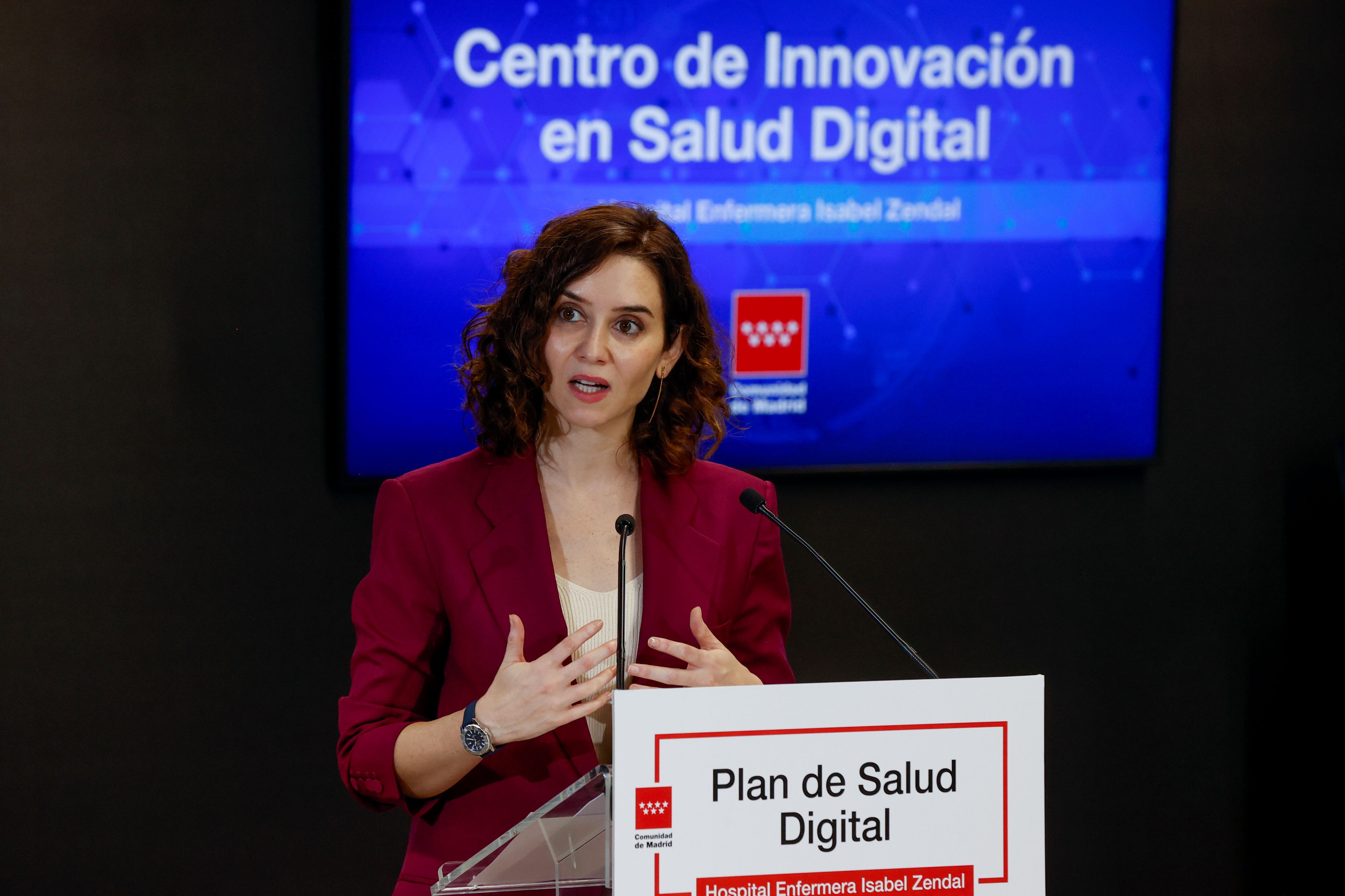 La presidenta de la Comunidad de Madrid, Isabel Díaz Ayuso, presenta el nuevo Plan de Salud Digital del Gobierno regional, este lunes, en el Hospital Enfermera Isabel Zendal de Madrid.