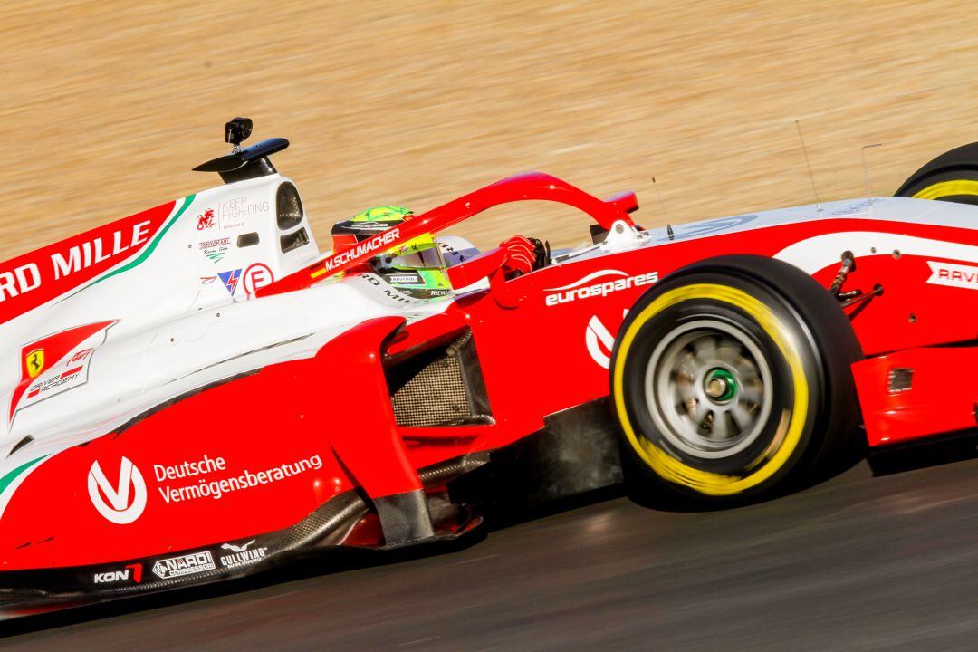 Mick Schumacher durante el primer día de entrenos en el Circuito  