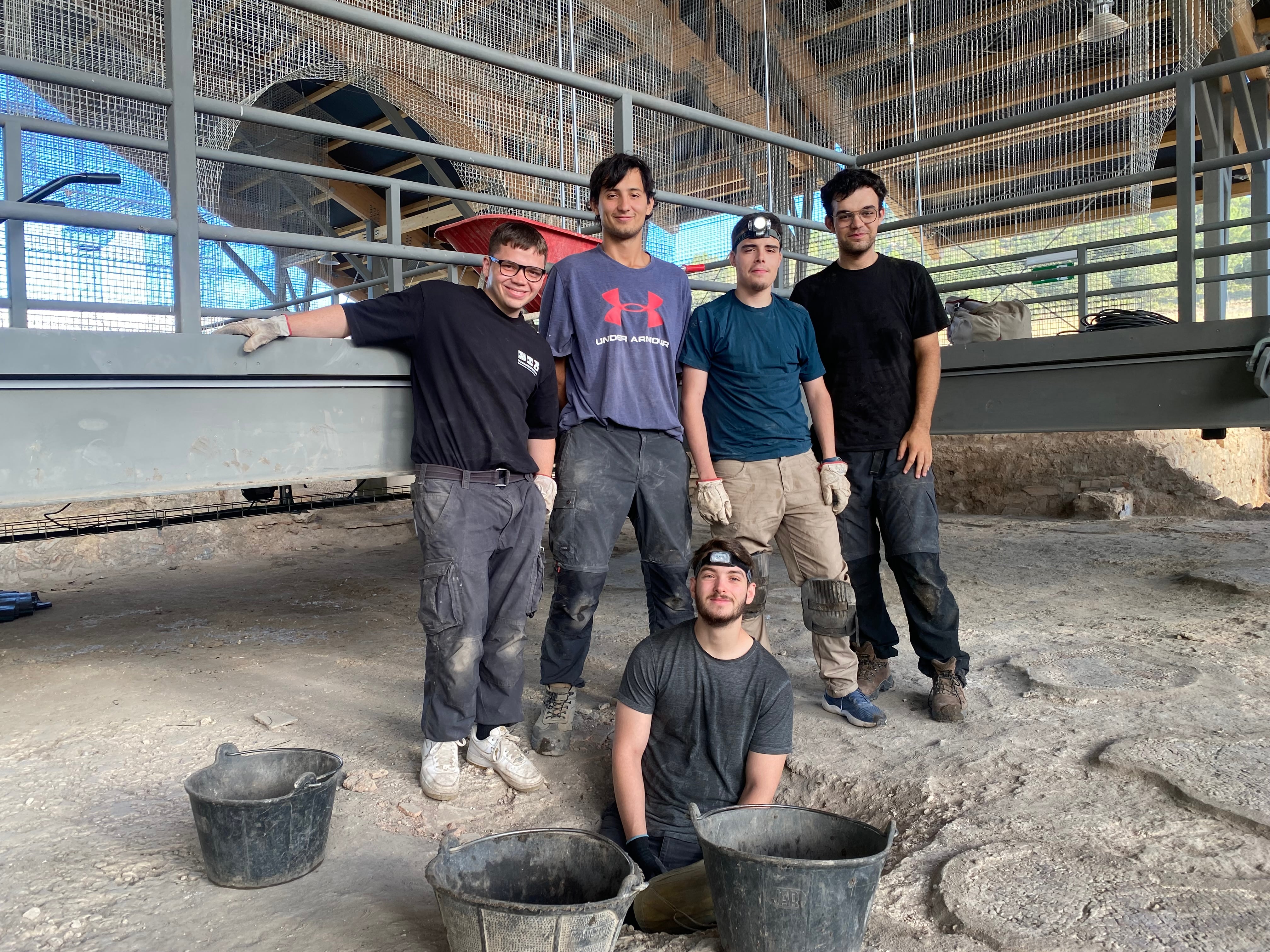 Estudiantes universitarios participan en la excavación arqueológica de Noheda, Cuenca.