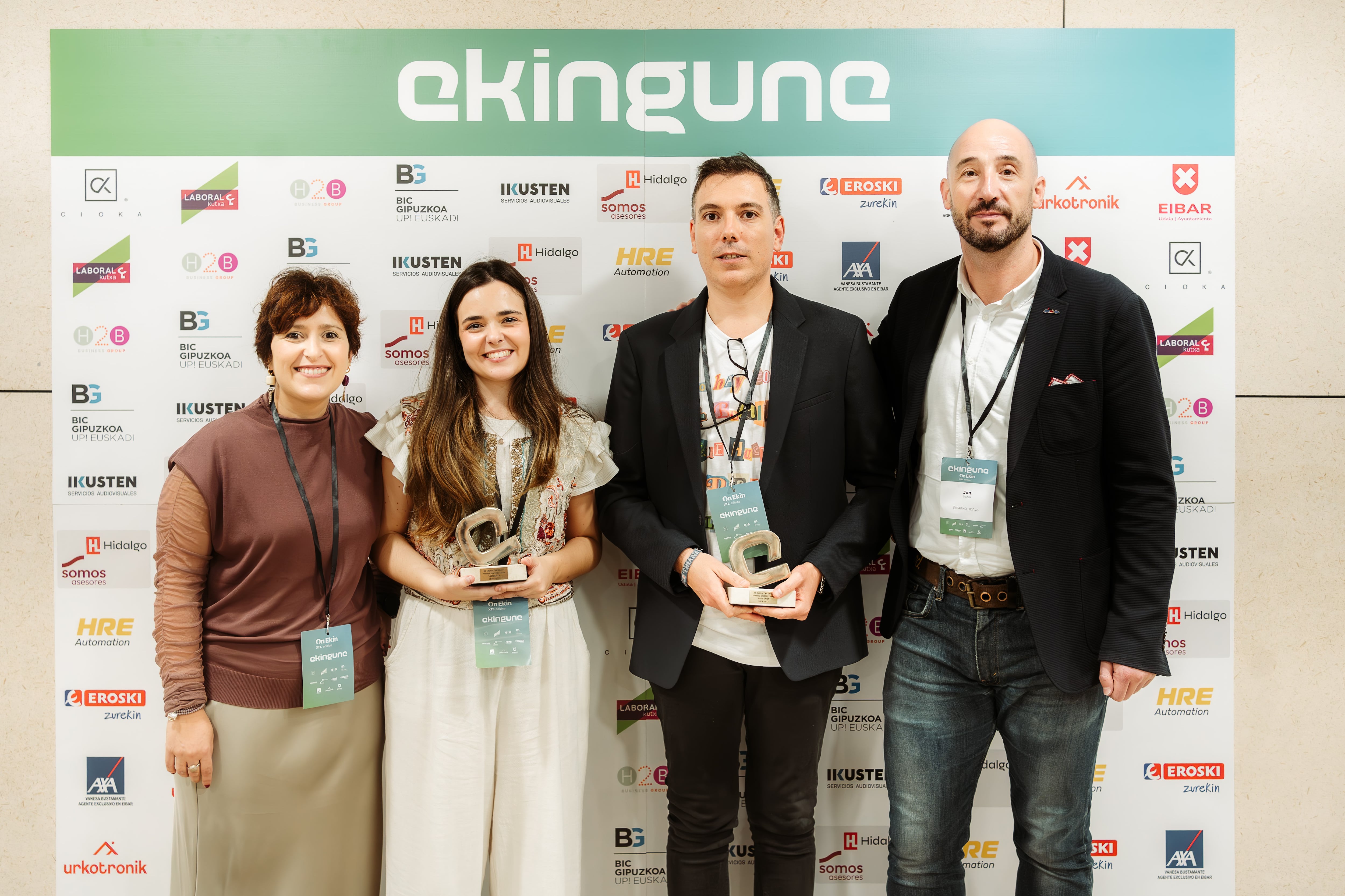 De izquierda a derecha: Vanesa Hortas, Goretti Abascal, Nacho Prado y Jon Iraola durante la entrega de premios