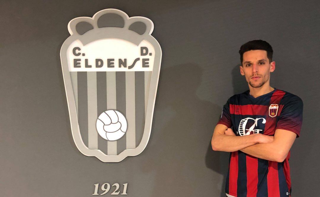 Carlos Huertas ya viste la camiseta azulgrana del Eldense