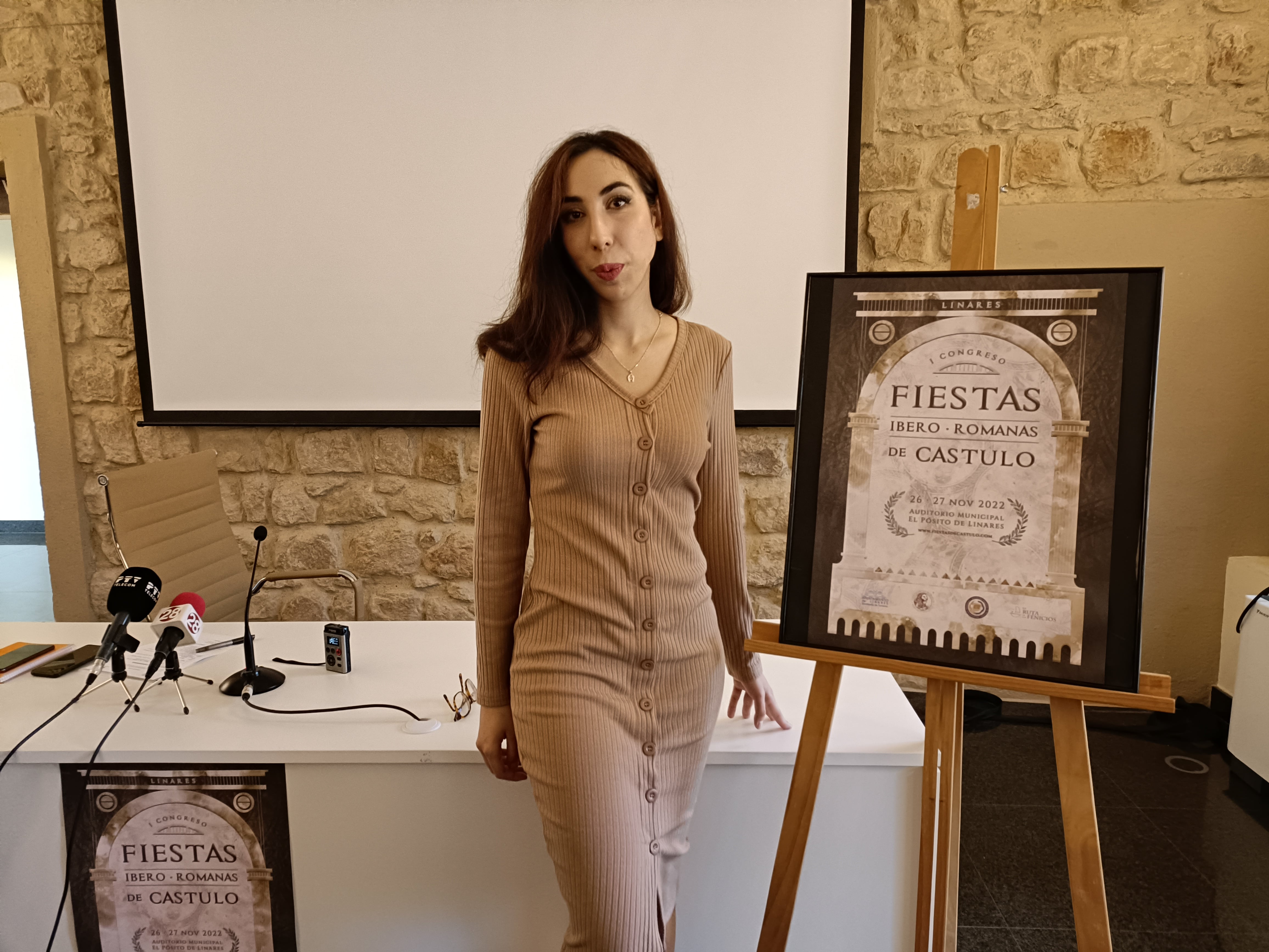 Sheila Carmona presenta el Congreso de las Fiestas Iberorromanas de Cástulo de Linares.