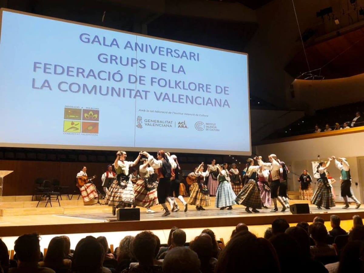 Los bailes populares de Villena, en el Palau de la Música de Valencia