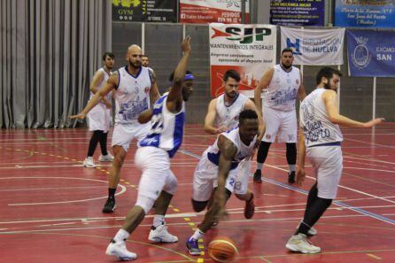 Quintin Lee durante un partido con el Baloncesto Xerez CD