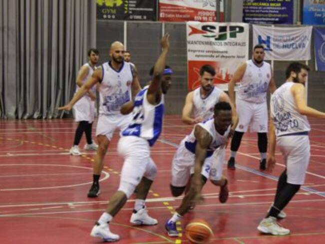 Quintin Lee durante un partido con el Baloncesto Xerez CD
