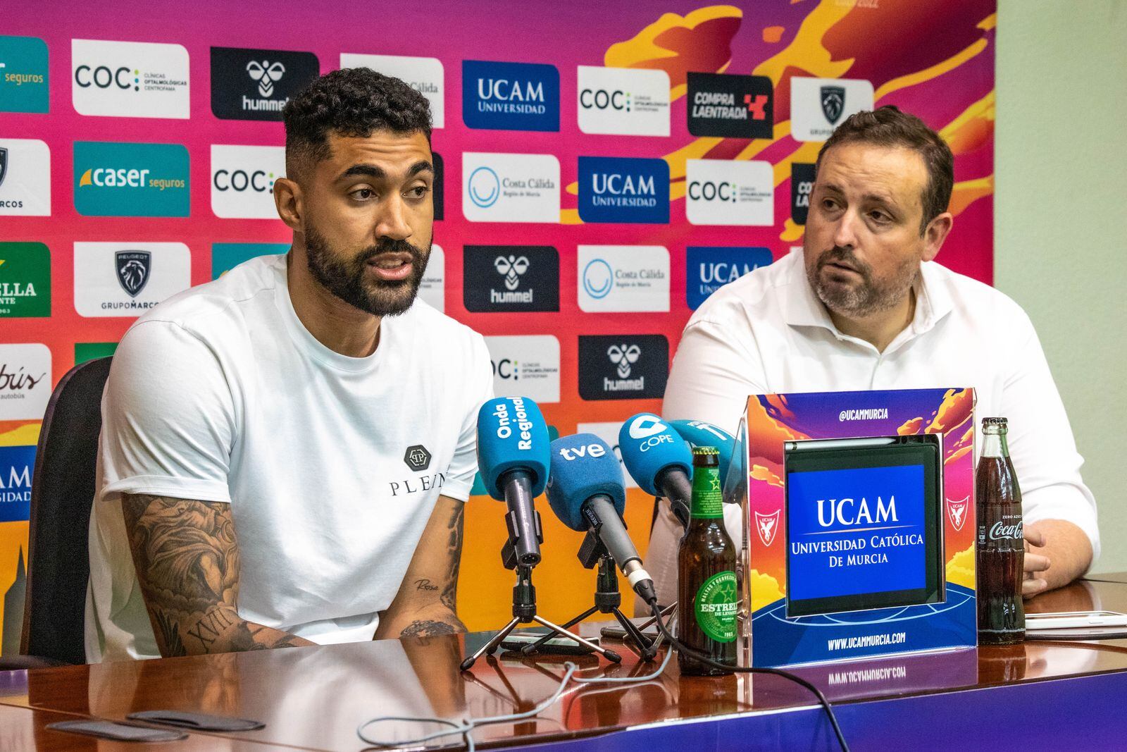 Lima junto a Alejandro Gómez en su rueda de prensa de despedida