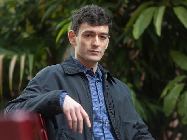 GRAFCAT7217. BARCELONA (ESPAÑA), 26/01/2026.-Pol Guasch, posa durante la presentación de su nuevo título 'Reliquia', un libro sobre los vínculos familiares, la ausencia, la escritura y el sentido de la creación artística del que habla hoy en Barcelona. EFE/Marta Pérez