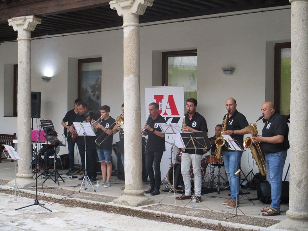 Lectura musicalizada ofrecida en la programación de Medina Jazz 2019