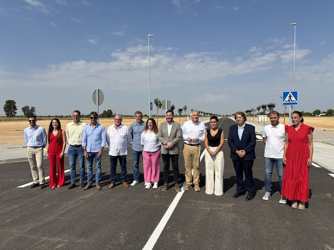 Autoridades visitan las obras de urbanización del Polígono 'Oretanía'