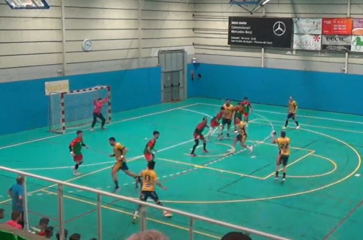 Imagen de juego del Tubos Aranda en la cancha de Sant Quirze