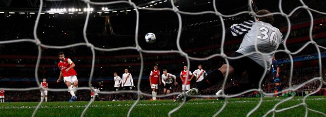 El jugador español volvió a jugar en el Arsenal tras recuperarse de su lesión. Marcó de penalti y su equipo ganó 5-1 al Shakhtar