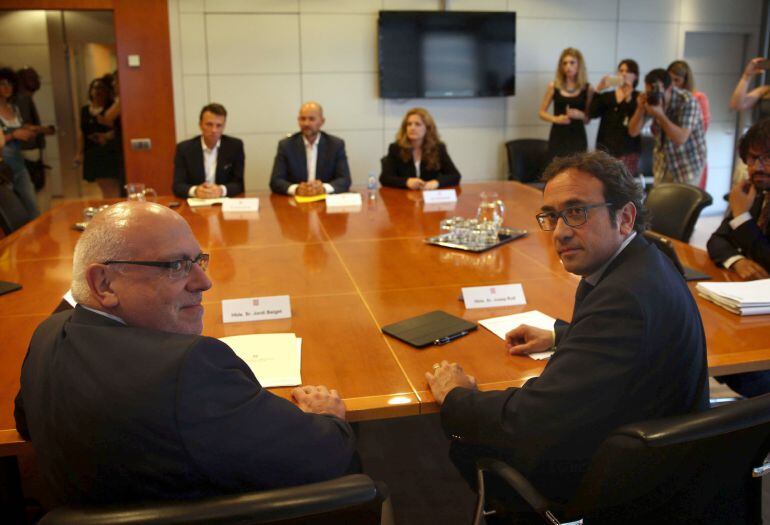 Josep Rull, conseller de Territori, i Jordi Baiget, conseller d'Empresa, es van reunir amb membres de la direcció de Vueling