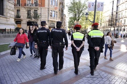 Polícia Municipal y Ertzaintza ponen en marcha, por cuarto año, un dispositivo de vigilancia conjunto durante estas fechas