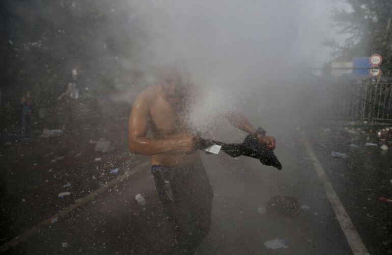 Frontera de Hungría, donde los cuerpos de seguridad han utilizado gas pimienta y cañones de agua para reducir a los refugiados. 