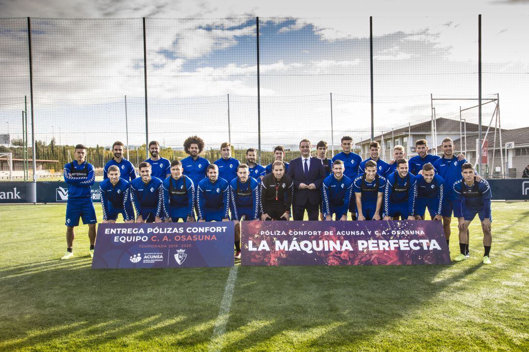 ACUNSA, Clínica Universidad de Navarra y Osasuna han renovado su acuerdo de patrocinio (que les unió desde 2016 hasta 2019) y las tres entidades seguirán vinculadas tres temporadas más (2019-2022)