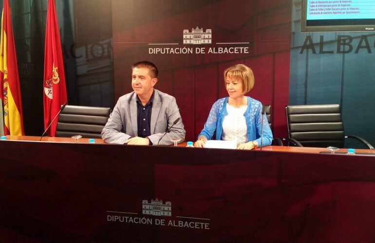 El presidente, Santiago Cabañero junto a la diputada de deportes María Victoria Leal