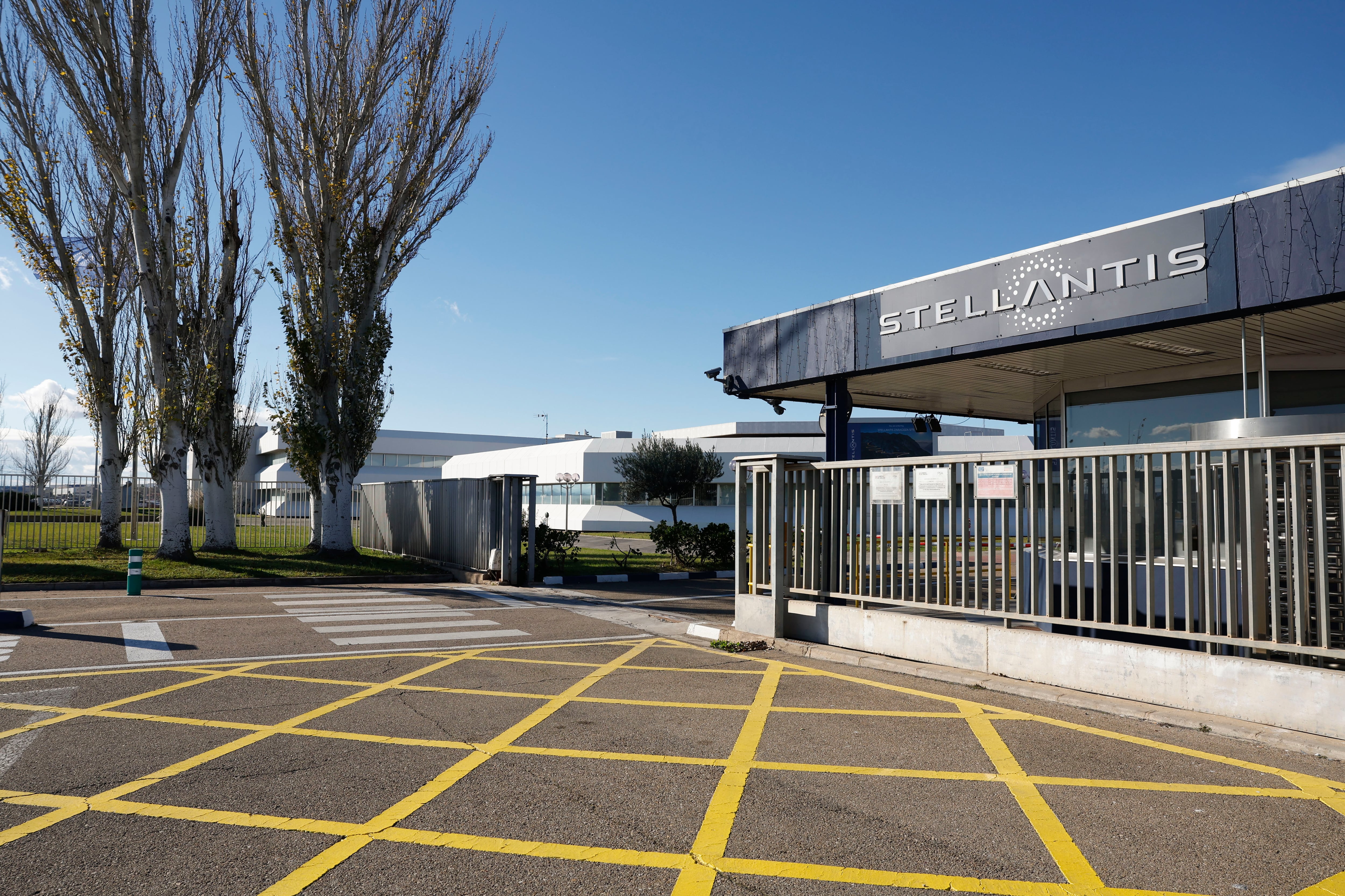   Vista de las oficinas del grupo automovilístico Stellantis en Figueruelas (Zaragoza) 