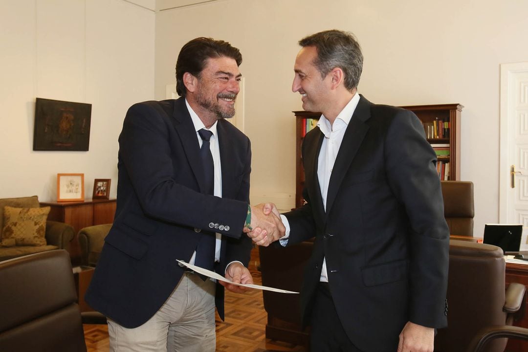 El alcalde Luis Barcala junto con el presidente provincial César Sánchez en una reciente reunión