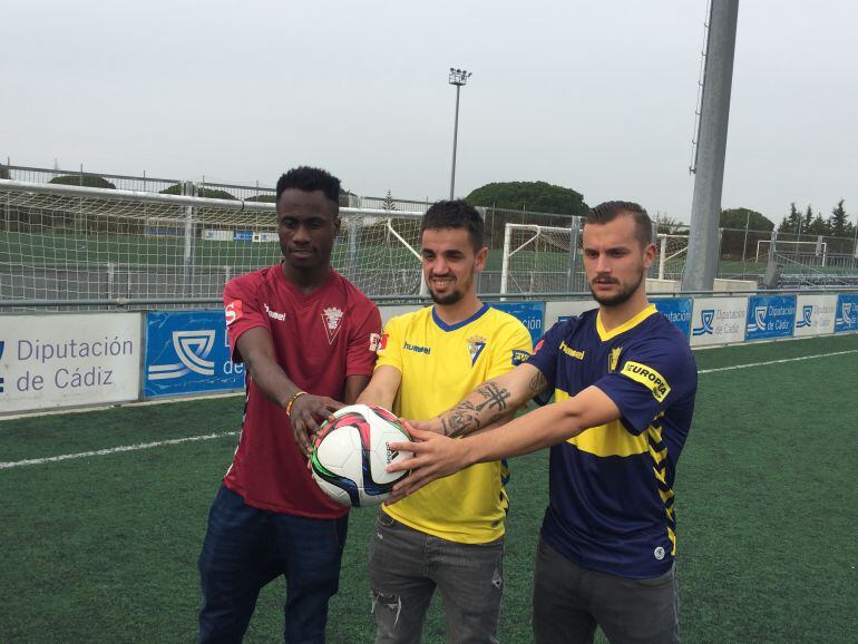 Nana, Carlos Calvo y Carmona en su presentación como jugadores del Cádiz