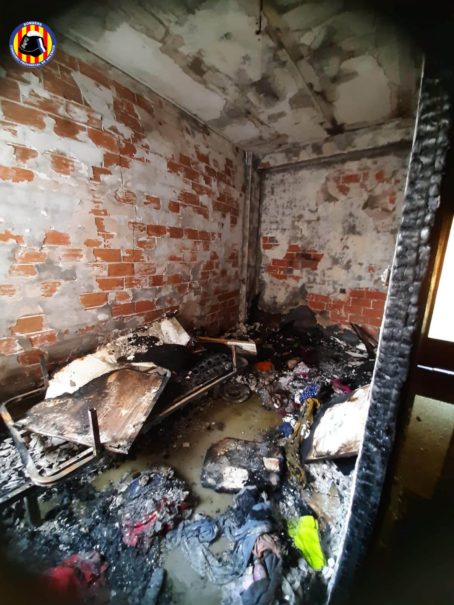 Estado en el que quedó la habitación incendiada.