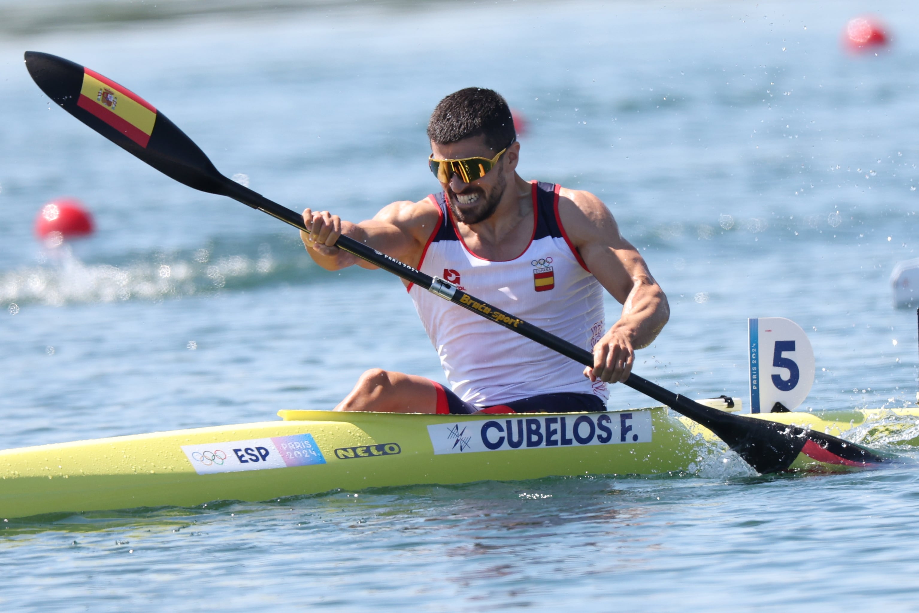 Vaires-sur-marne (France), 10/08/2024.- Francisco Cubelos of Spain in action during the Men&#039;s Kayak Single 1000m Final B of the Canoeing Sprint competitions in the Paris 2024 Olympic Games, at the Vaires-sur-Marne Nautical Stadium in Vaires-sur-Marne, France, 10 August 2024. (Francia, España) EFE/EPA/ALI HAIDER
