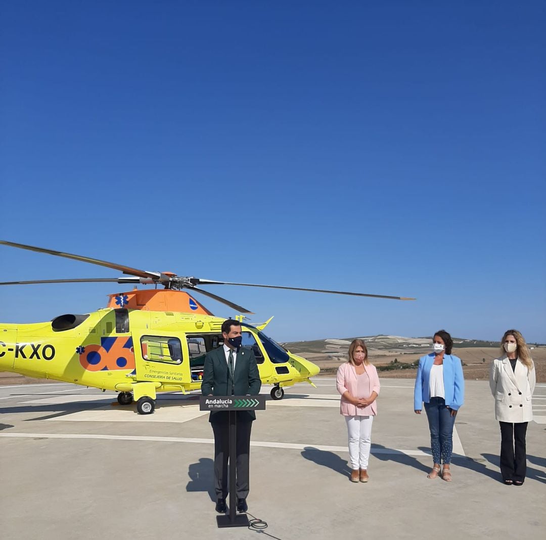 Juanma Moreno, presidente de la Junta, en el Hospital de Jerez