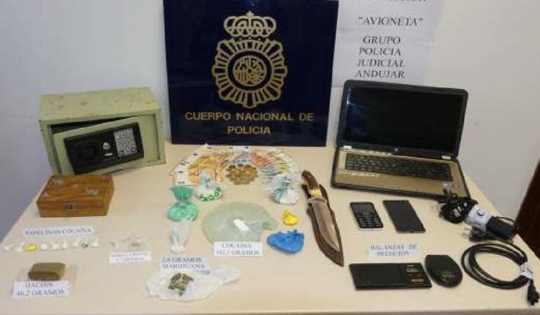 Drogas, dinero y otros efectos intervenidos por la Policía Nacional