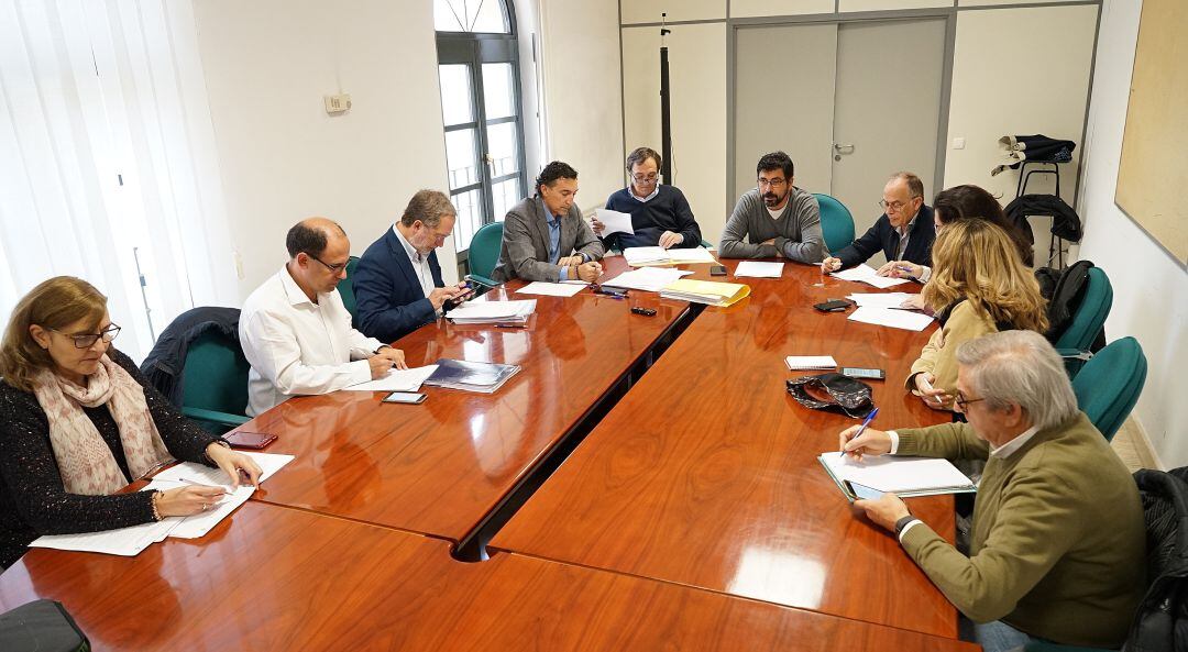 Reunión en la que se aprobó la construcción de la pista deportiva