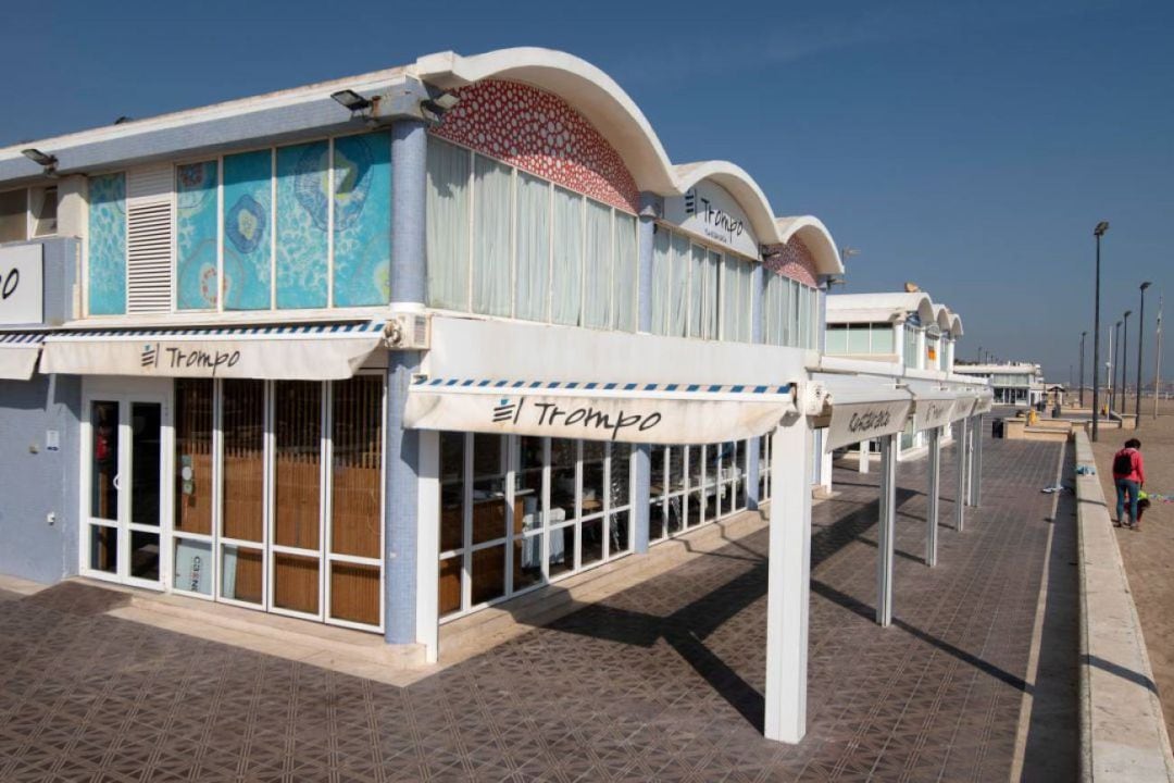 Restaurantes del Paseo Marítimo de València cerrados por el estado de alarma