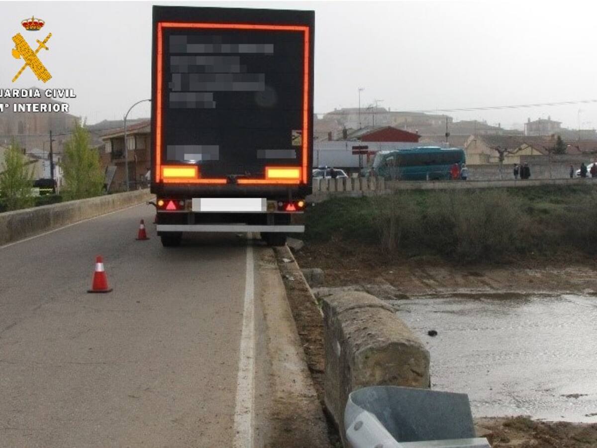 Investigan al camionero que daño el puente de Población de Campos y dio positivo en alcohol